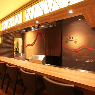 A comfortable and stylish Japanese space◆Equipped with counter seats and private rooms with tatami rooms