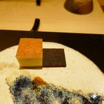 鮓 きずな - 淡路産鯛と芝海老のすり身の卵焼き