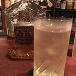 勧めていただいた洋酒（水割り）1杯。
