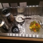 厨翠山   - 朝食時  ラウンジにも  ヨーグルトとフルーツ