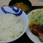 Matsuya - ポテトサラダもついてます。現在、大盛り無料中