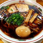 金久右衛門 - 金久右衛門 梅田店 黒醤油ラーメン（太麺）大盛＋煮玉子