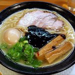 金久右衛門 - 金久右衛門 梅田店  なにわブラック(太麺)大盛り＋煮玉子