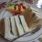 カフェ スィート - 2011.4.21モーニングのサンドイッチ