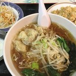 百味鮮 - ワンタン麺＋半炒飯セット(770円)