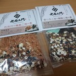 浄土平レストハウス - お出汁の雑穀ご飯の素&煎りえごまの雑穀ご飯の素(各400円)