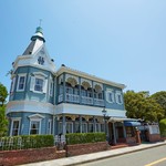 山手十番館 レストラン＆カフェ - 山手十番館は明治100年を記念して建てられました。