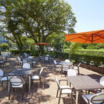 山手十番館 レストラン＆カフェ - ガーデンでは夏期限定でビアガーデン、婚礼なども行っております。