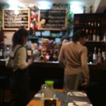 ペルー料理＆バル ALDO - 店内は12,3席？かなり狭いです。