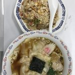 しばさき - ワンタン麺とチャーハン少な目