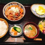 魚けん - もつ煮定食 756円