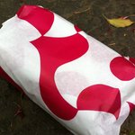 お弁当　紅や - この紙で包んでくれるのが、また粋！