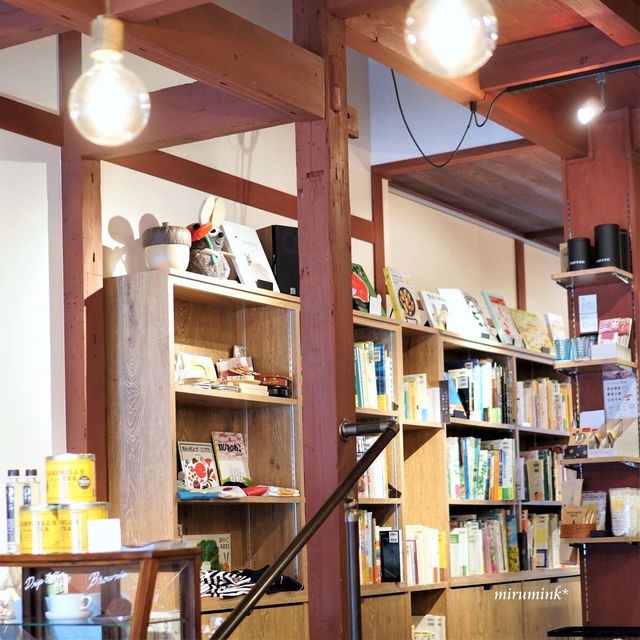 Ehon Cafe Mebae photo 4