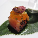 レフェルヴェソンス - アミューズブッシュ　桜マスに桜の花、桜チップの燻製で（11.3月）