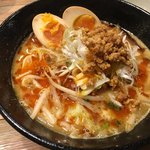 Miyazakikennichinanshitsukadanoujou - 辛味噌鶏白湯ラーメン 880円。スープが程よく濃厚。味噌と鶏白湯スープって合いますね(^^)