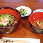 はこね食堂 - 料理写真:おまかせ海鮮丼 1080円