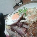 横濱カレー商会ハマール - トッピング目玉焼き＆とんてき＆ポテサラ