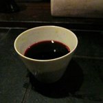 ツルカメノミセ - グラスと言うよりワインもぐい呑みに近い入れ物ですね・