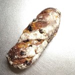 かいじゅう屋 - カレンツとオレンジピールのぱん。