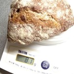 かいじゅう屋 - くるみのぱん計量。