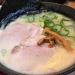 長浜豚骨ラーメン 一番軒 - 長浜白豚骨ラーメン