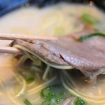 長浜豚骨ラーメン 一番軒 - 長浜白豚骨ラーメン