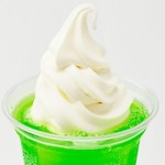 ミルク&パフェ よつ葉ホワイトコージ - メロンソーダフロート　　　480円