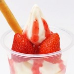 ミルク&パフェ よつ葉ホワイトコージ - 練乳いちごのパフェ　　　　490円