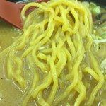 らーめん吉山商店 - 麺アップ