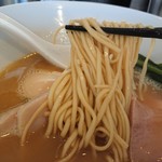 麺や 福はら - 濃厚魚介ラーメンの麺アップ