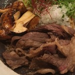 饗 くろ喜 - 松茸と牛ロースの和えそば 松茸&牛ロースアップ（饗 くろ㐂） 2017.10