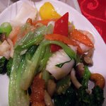 上海台所 - 海鮮炒めアップ：彩りも豊か！