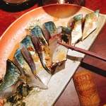 ワイン厨房 晩酌邸 - 真鯖の炙り昆布〆