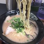 博多一双 - とりま 麺を びょ〜〜ん( ′～‵)ŧ‹”ŧ‹”ŧ‹”ŧ‹”