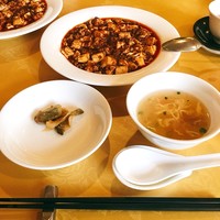 赤坂 四川飯店 - ランチセット 陳マーボードーフ(四川山椒入り) @1,300円
                ごはんは写真撮り忘れました。
