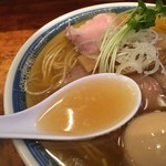 中華そば しば田 - 煮干し、昆布、鳥ガラのスープ