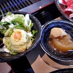 焼肉処いっとう - 「和牛カルビと牛ホルモンランチ」のサラダ ＆ 副菜