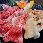 焼肉処いっとう - 「和牛カルビと牛ホルモンランチ」のメイン（肉大盛）