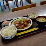 満月食堂 - テビチ定食800円