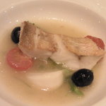 グランシェール 葉山庵 - ブルターニュ産カサゴのダブルポワレ　オリーブの香るアサリと旬野菜のエチュベと共に