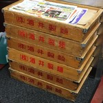 ラーメン 杉田家 - 店内の酒井製麺麺箱