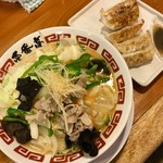 ラーメン屋 壱番亭 - 野菜たっぷり白味噌ラーメン950円と餃子280円