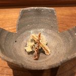 小柳寿司 - あらの鱗揚げ・穴子の骨煎餅・半干しの口子