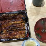 うな重特上（2700円）肝吸いお新香つき