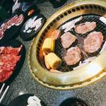 Yakiniku Tabehoudai Kangeki Dondon - 