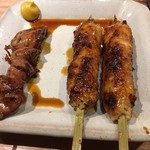 鳥やき串英 - 串焼き　レバー（180円）と、つくね（200円×2）