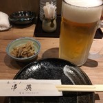 鳥やき串英 - ビール（490円）とお通し（300円）