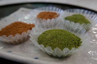 yukiguninodangoyadampei - 極西わらび餅540円…きな粉と抹茶味です