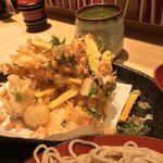 味奈登庵 - かき揚げ天ぷら♡  
      今日も大きいね