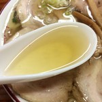 澄んだコクのあるスープ